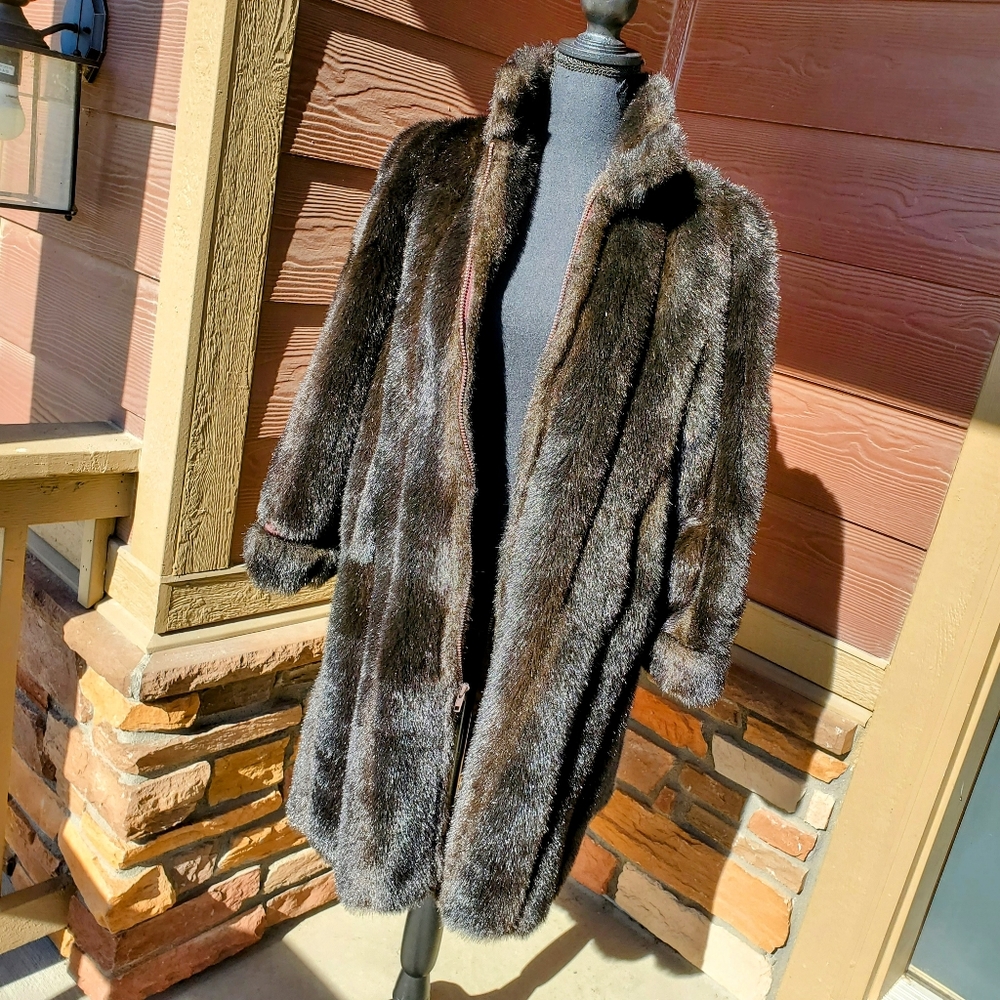 VINTAGE Young Gallery Oshrin Faux Fur Coat Size Women's Medium Made in USA